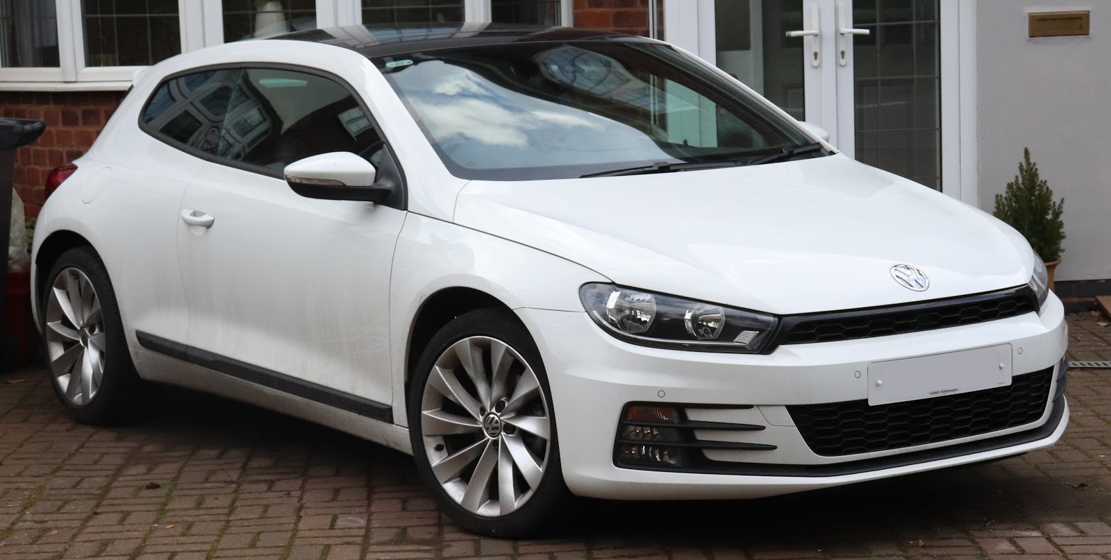 2015_Volkswagen_Scirocco_GT_BlueMotion_Tech_2.0