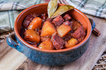 Patatas a la Riojana (Potatoes Rioja-Style with Chorizo)