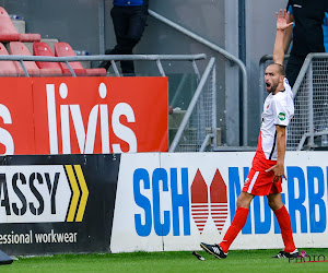 Bas Dost geeft zelf update nadat hij in elkaar zakte op het veld