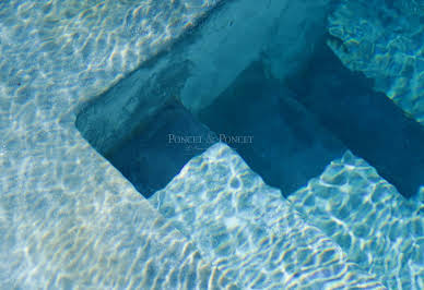 Propriété avec piscine et jardin 2