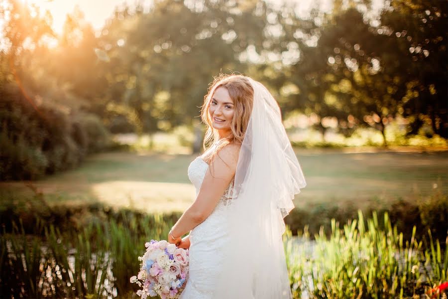 Hochzeitsfotograf Gemma Wilson (romylawrence). Foto vom 2. Juli 2019