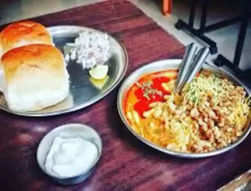 Dahi Misal Pav