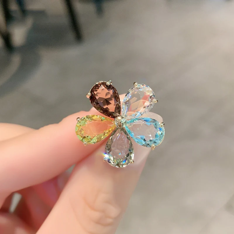Kristallen halssieraad voor schattige meisjeskleding. Perfecte accessoire voor een lieve uitstraling. Schittering en stijlvol voor de kleintjes.