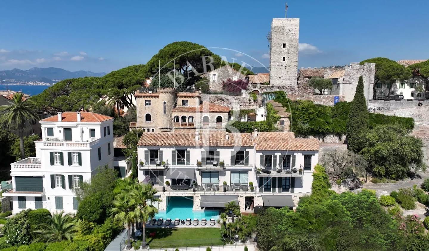 House with pool Cannes