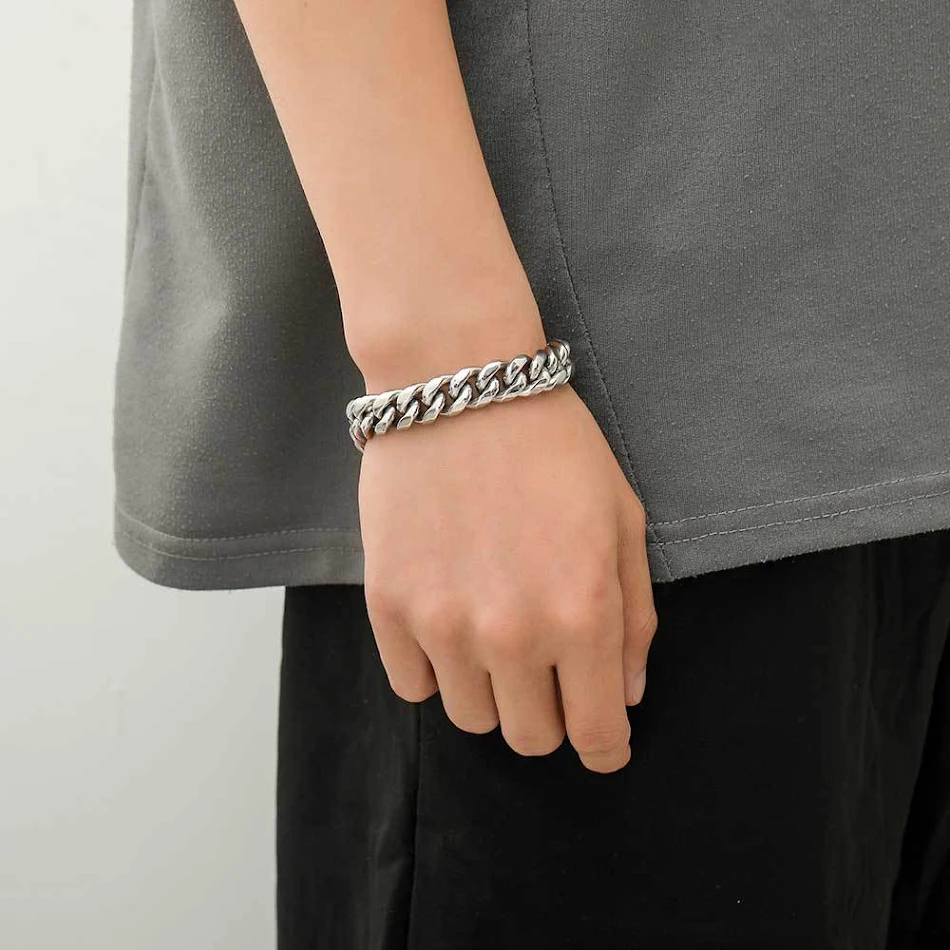 Brazalete de acero inoxidable con cierre rápido de resorte para moda primaveral, elegante y duradero, perfecto para cualquier ocasión.