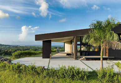 House with pool and garden 2