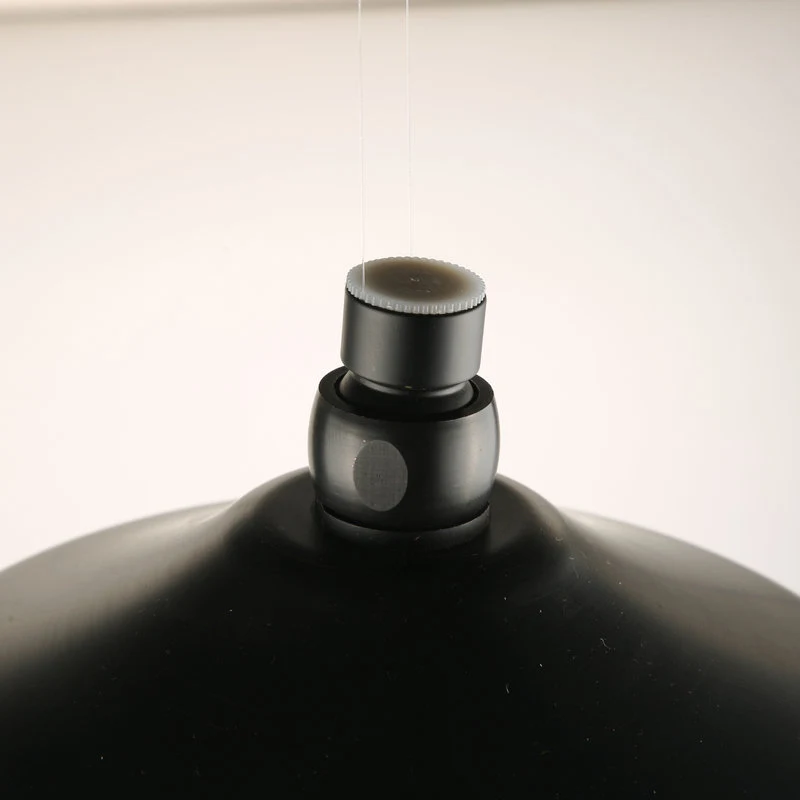 Pommeau de douche à effet pluie dédié pour salle de bain. Profitez d'une douche relaxante et d'une couverture complète, transformant votre salle de bain.