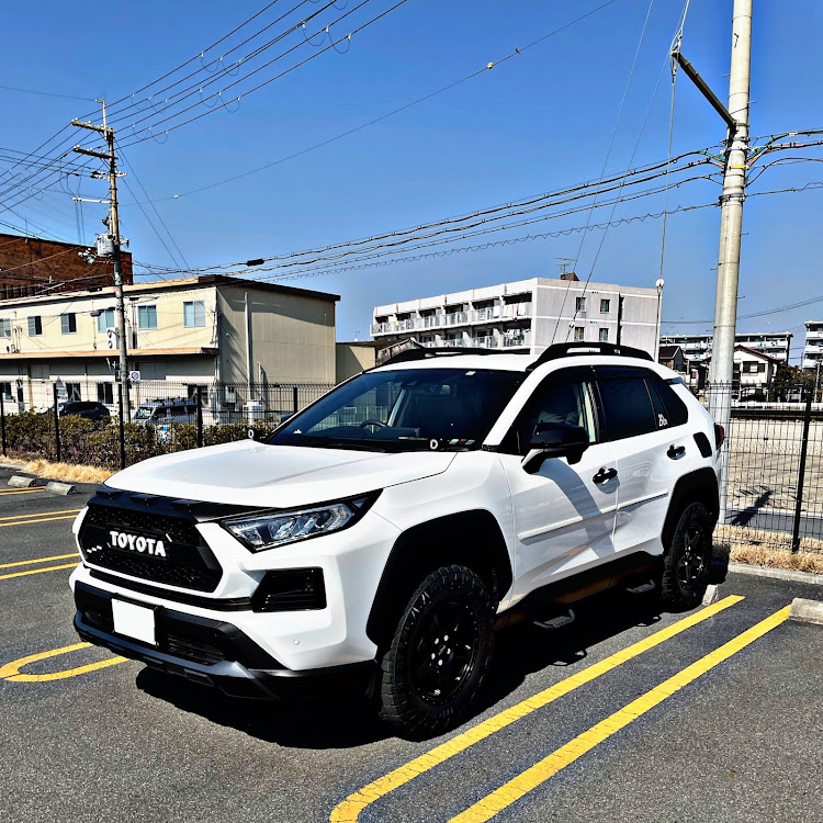 RAV4のOFFROAD PACKAGE・戦争反対・戦争反対❌に関するカスタム事例の投稿画像1枚目