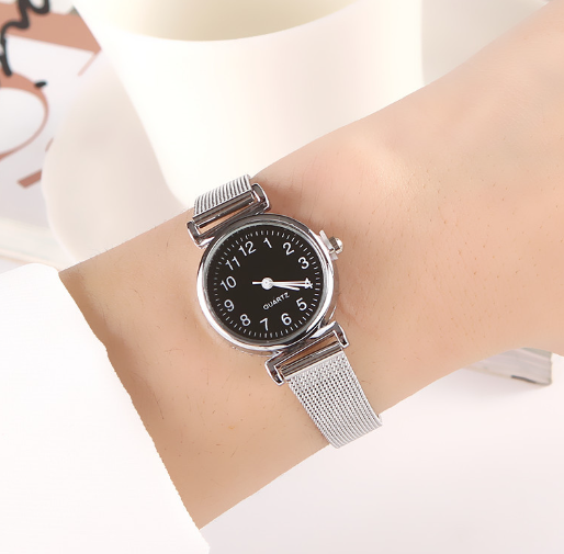 Romeinse cijfers Edele Quartz Horloge Elegant horloge met precisie quartz uurwerk, saffierglas en klassiek ontwerp voor dagelijks gebruik en elegantie.