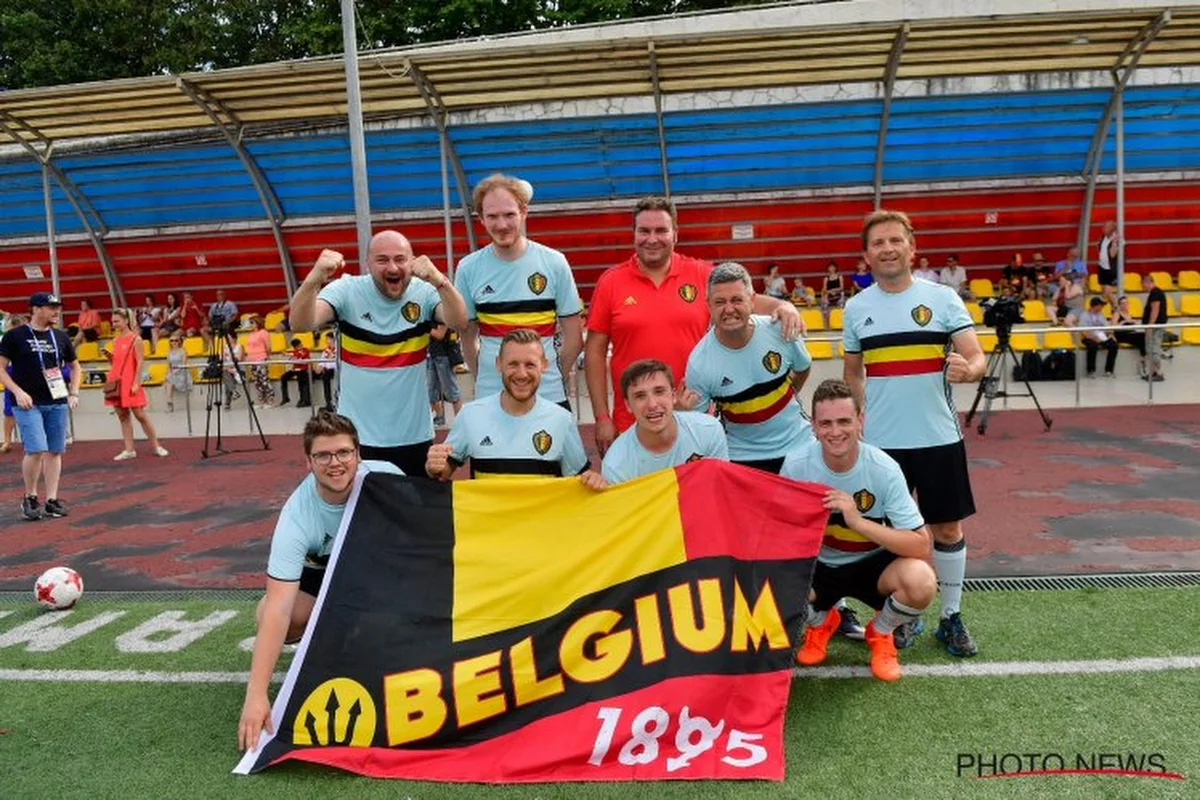 Duivel-fans vinden geen Panamezen die tegen hen willen/durven voetballen en spelen Fan Match dan maar tegen Russen