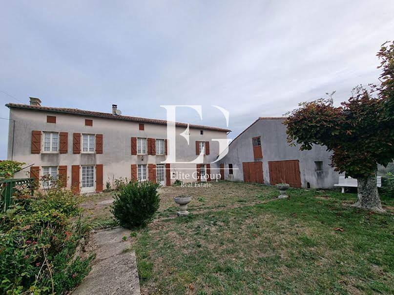 Vente maison 6 pièces 170 m² à Ranville-Breuillaud (16140), 129 600 €