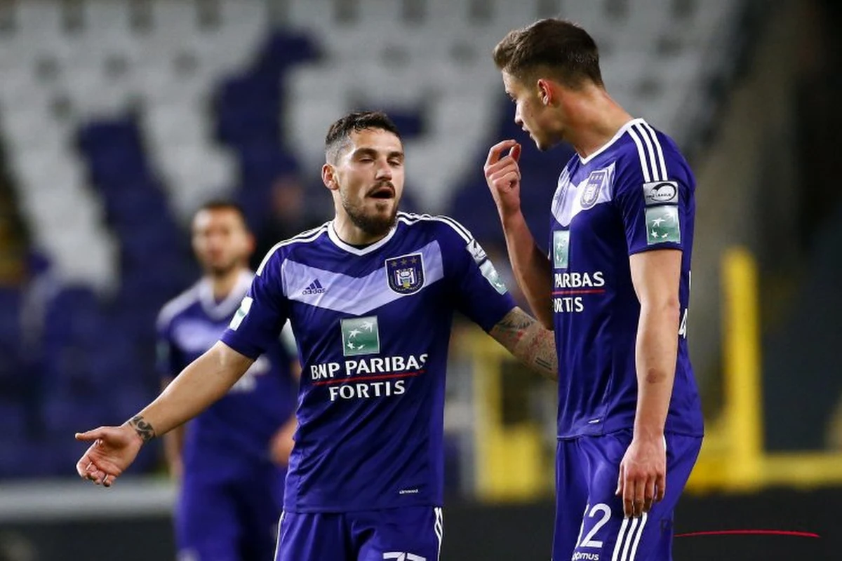 Jan Mulder denkt dat er nu angst komt bij Anderlecht en sneert naar ref Boucaut: "Scheidsrechters kennen de spelregels niet of zijn vaak net iets te laf om ze te kennen"