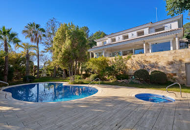 House with garden and terrace 2