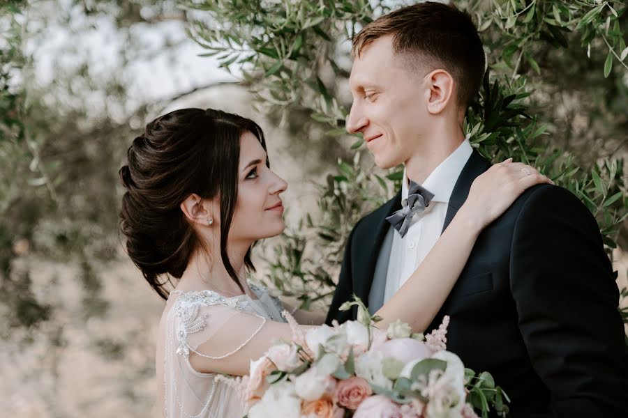 Fotógrafo de casamento Olga Kornilova (olelukole). Foto de 19 de setembro 2019