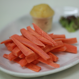 Hummus & Raw Carrots