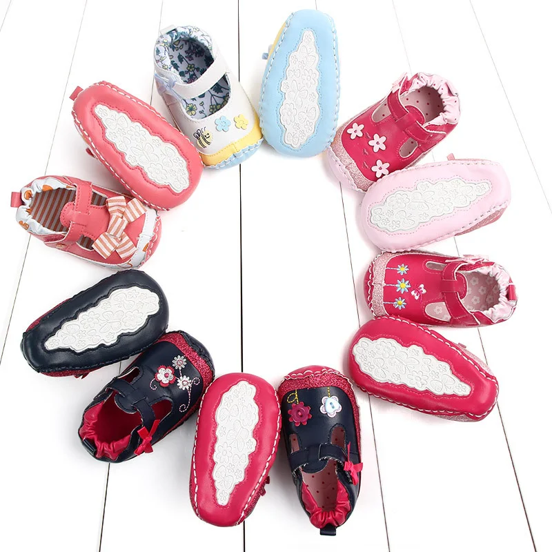 Chaussures antidérapantes pour tout-petits avec semelle en caoutchouc, parfaites pour marcher et jouer en toute sécurité. Adhérence optimale.