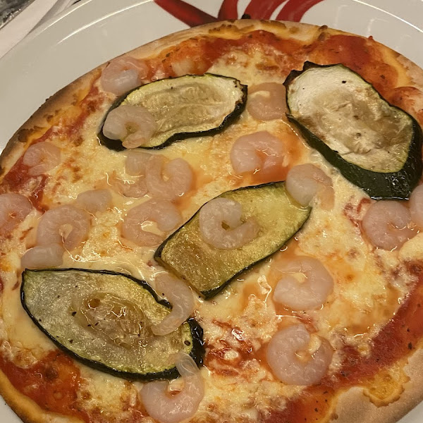 gf pizza with shrimp and zucchini