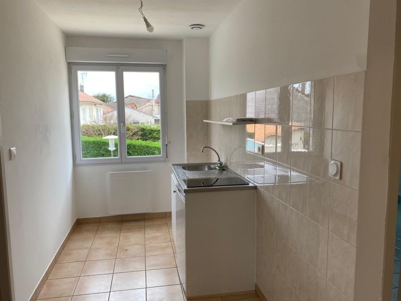 Location  appartement 2 pièces  à Neuvic (24190), 431 €