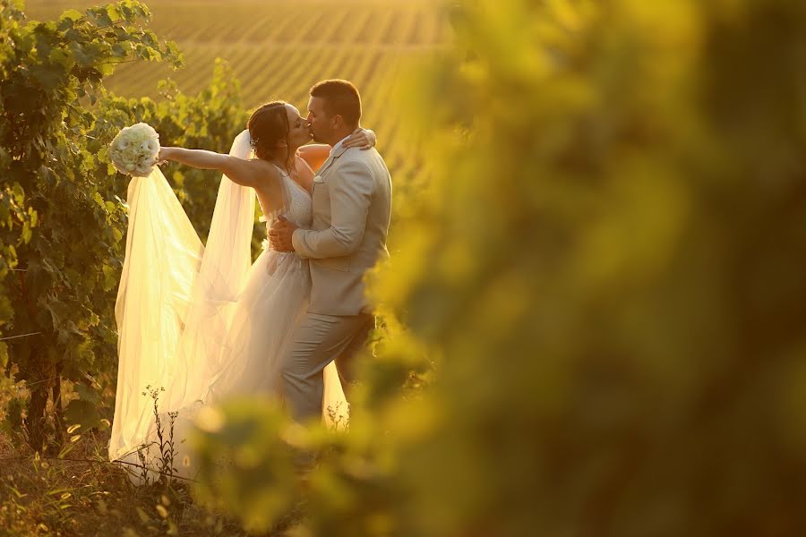 Wedding photographer Gyula Boros (borosgyula). Photo of 26 November 2023