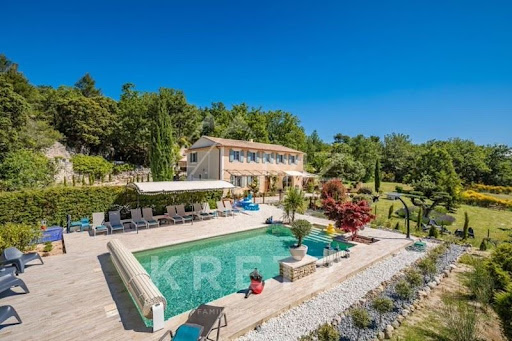 House with pool and garden 2