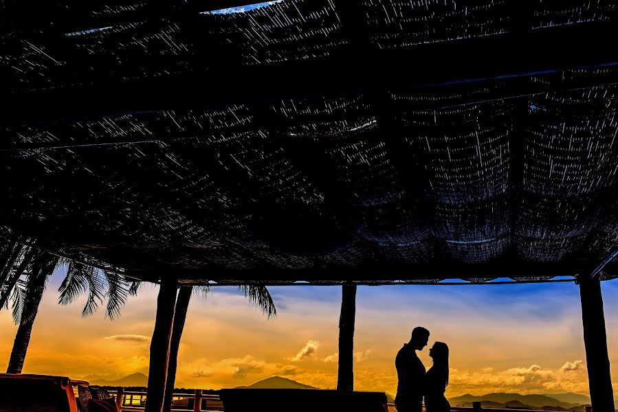 Fotógrafo de casamento Joelcio Dunayski (joelciodunaskyi). Foto de 9 de abril 2018