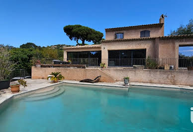 Maison avec piscine et terrasse 12