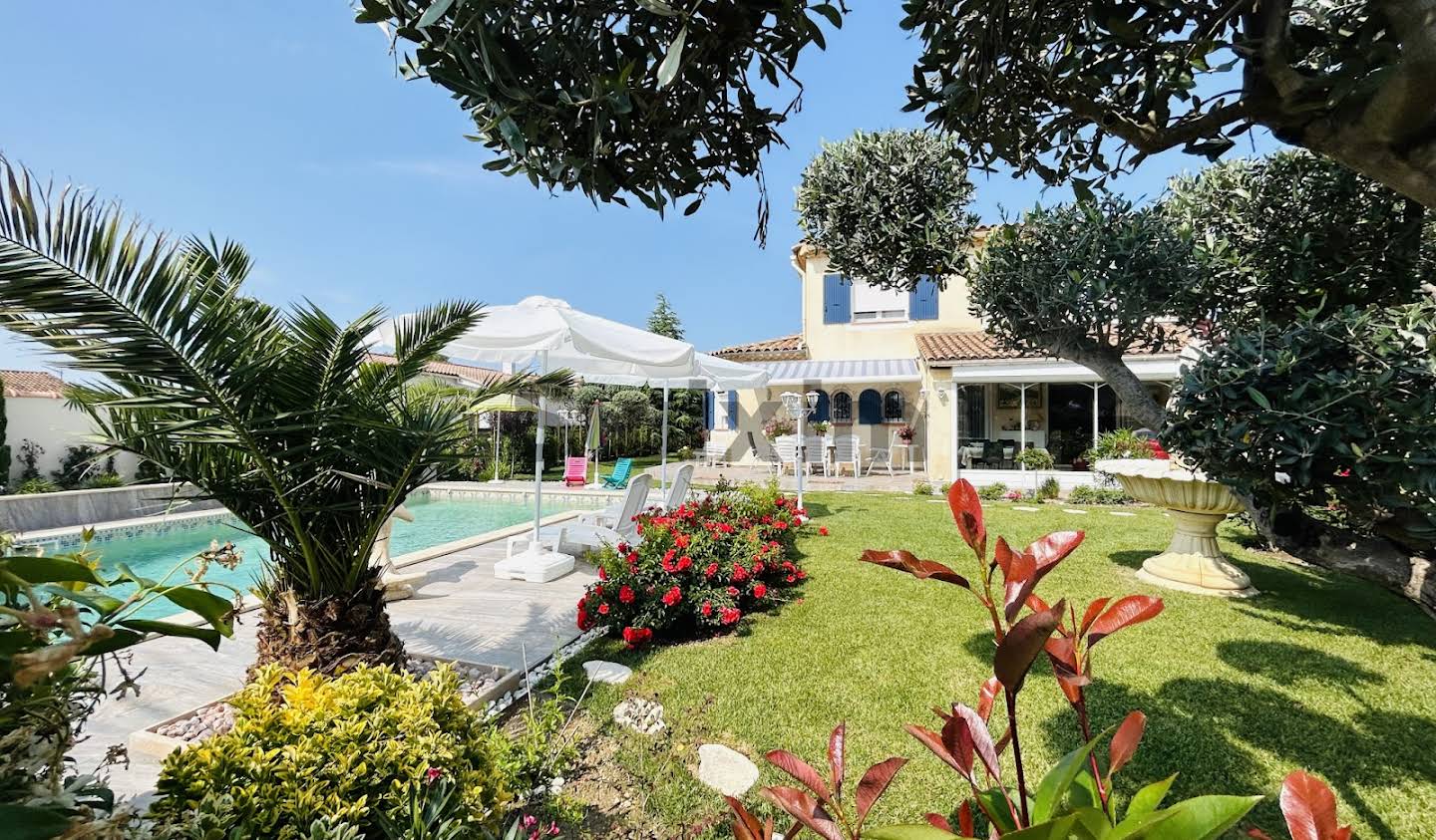 Villa avec piscine et terrasse Villeneuve-les-avignon