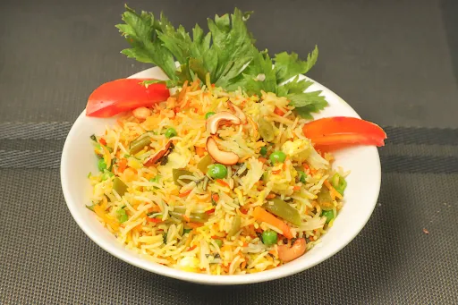 Veg Biryani With Raita