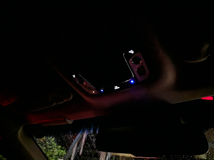 ヴェゼルのルームランプ・ホタルランプ・YouTubeに関するカスタム事例の投稿画像2枚目