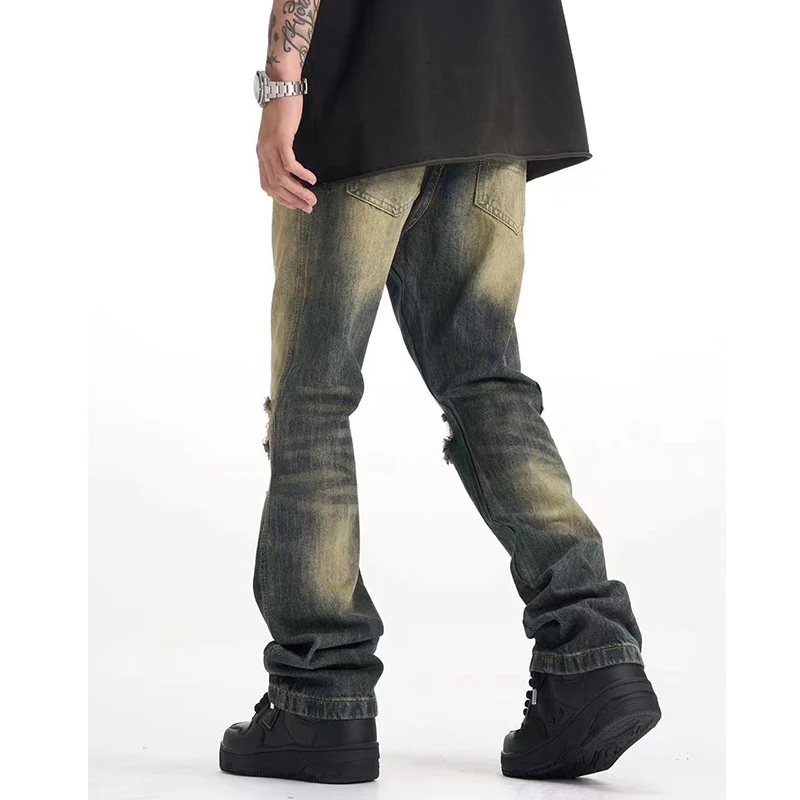 Calças jeans amarelas americanas retrô de cimento rasgado para homens. Combine estilo vintage e conforto com essas calças únicas e duráveis.