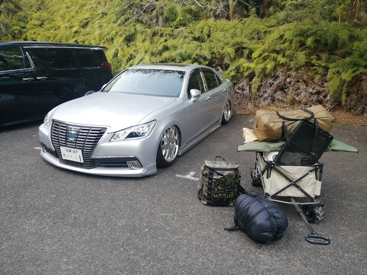 クラウンロイヤルのキャンプ・低そうで低くない少し低い車・エアサス・フェザースティック・公認車両に関するカスタム事例の投稿画像1枚目