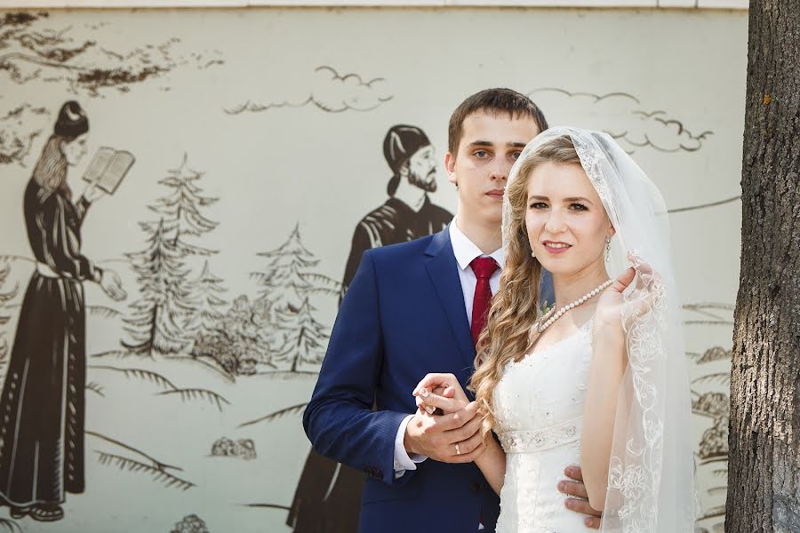 Wedding photographer Valentina Baturina (valentinalucky). Photo of 24 August 2015