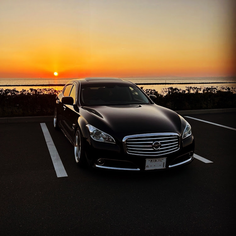 シーマの愛車の好きな角度・ポートレート撮影・サンセット・吹上浜・鹿児島に関するカスタム事例の投稿画像1枚目