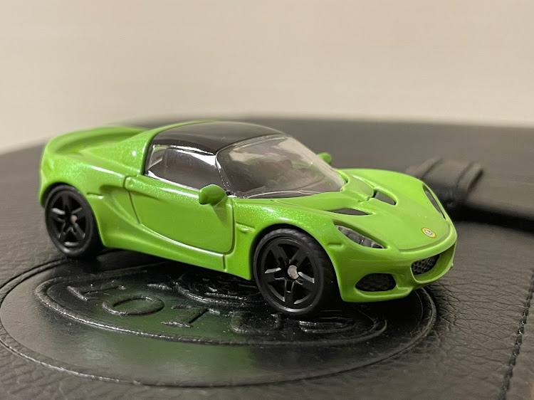 エリーゼのガマフォルニア・早朝ドライブは気持ちいい・ロータス本・エリーゼのミニカーに関するカスタム事例の投稿画像5枚目