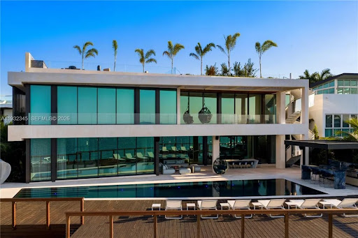 Villa with pool 4