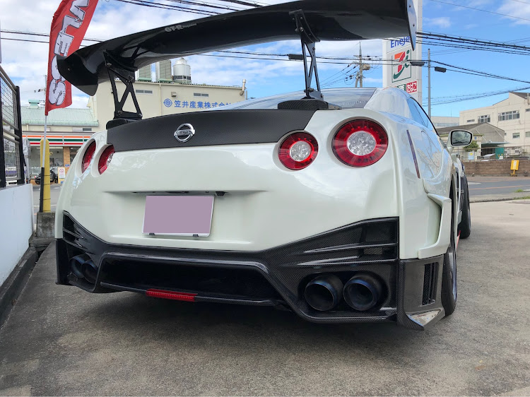 NISSAN GT-Rの秋の気配・納車・R35・エアロ加工に関するカスタム事例の投稿画像2枚目