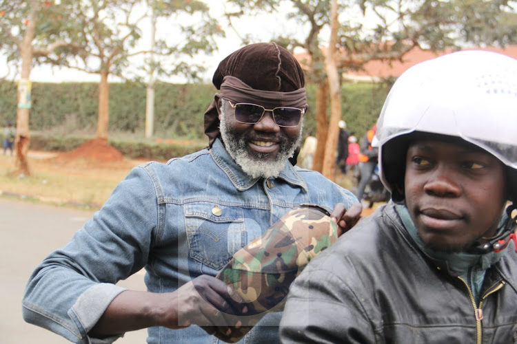 Azimio supporters arrive at Kasarani