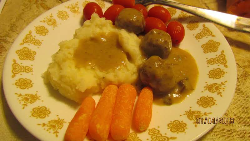 Meatballs, Mashed Potatoes, Raw Carrots And Some Grape Tomatoes. Next Time I Will Try This By Making My Own Meatballs From Scratch. 1/4/2016