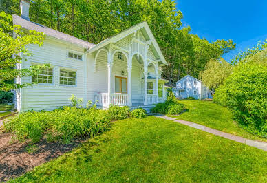 Farmhouse with garden 17