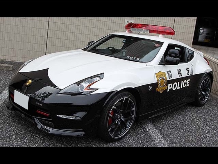 百夜ミカエラさんが投稿したパトカー・z33・z34に関するカスタム事例の投稿画像1枚目