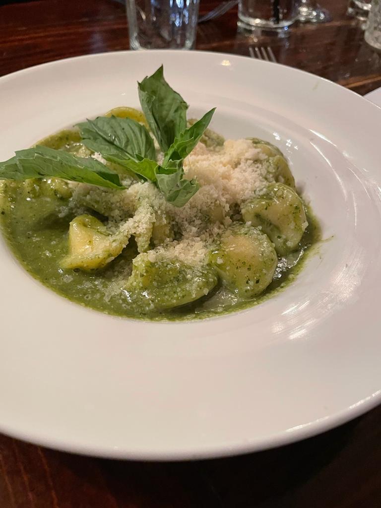 Tortellini with pesto sauce