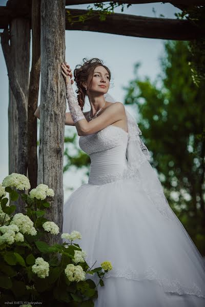 Pulmafotograaf Mikhail Bobryshov (svetlyi). Foto tehtud 15 juuni 2014