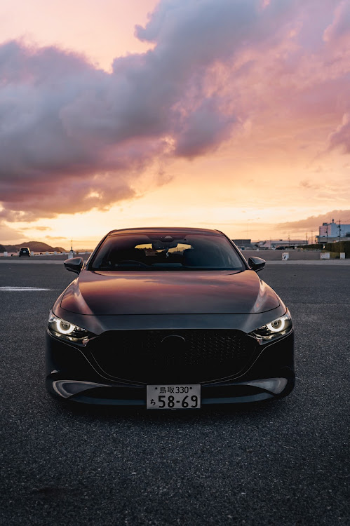 MAZDA3のTE37ULTRA・米子港・マシーングレープレミアムメタリック・夕暮れ・リフレクションに関するカスタム事例の投稿画像2枚目