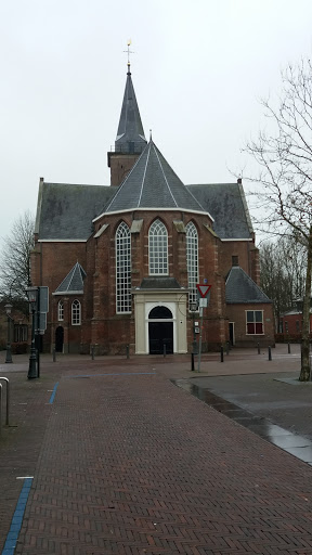 NH kerk (15e eeuw) vanaf Kerkb