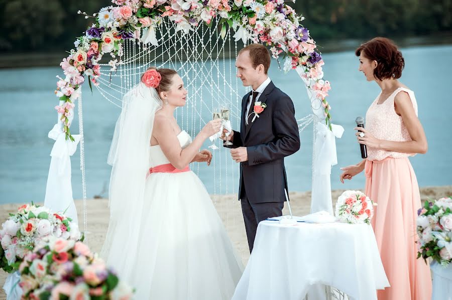 Fotógrafo de casamento Oleg Radomirov (radomirov). Foto de 24 de janeiro 2015