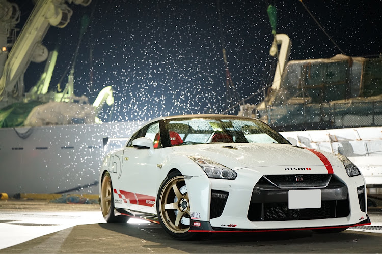 NISSAN GT-Rの梅雨明け・雨粒撮影・ストロボ撮影に関するカスタム事例の投稿画像2枚目