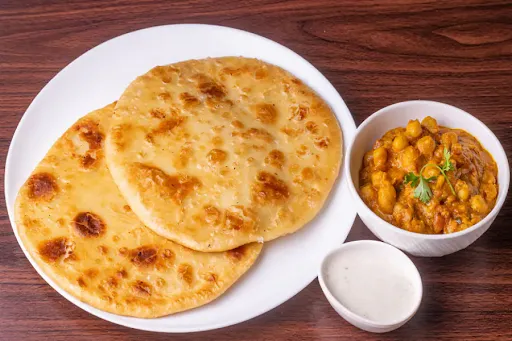 Aloo Paratha With Raita And Chole