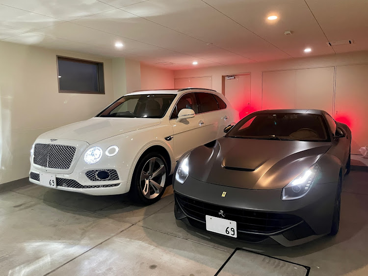 F12ベルリネッタのAK-69・AK-69の元愛車・Ferrari・Bentley・Mercedes-Benzに関するカスタム事例の投稿画像2枚目