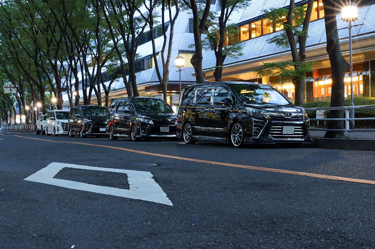 ヴォクシーのエムズスピード・ゼウス・ギャルソンD.A.D・山猫組に関するカスタム事例の投稿画像4枚目