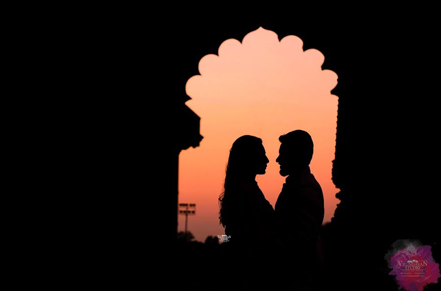 Fotografo di matrimoni Niket Trviedi (vrundavanstudio). Foto del 9 dicembre 2020